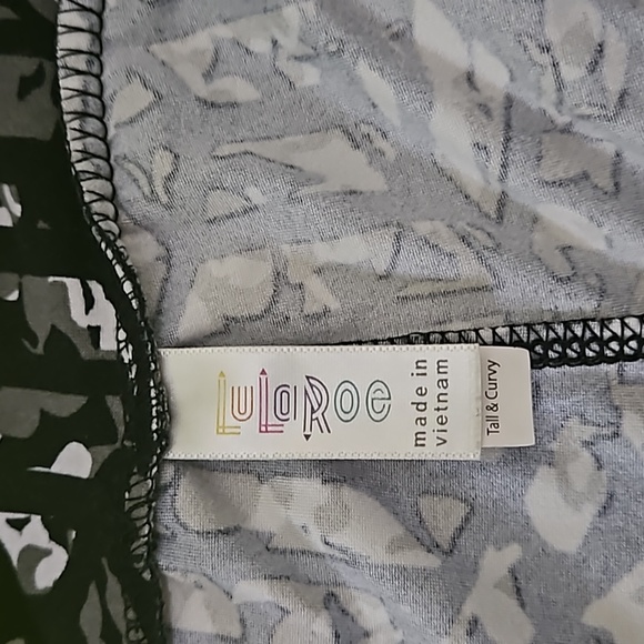 2 pair of LuLaRoe Tall & Curvy - Great Condition - Picture 9 of 11